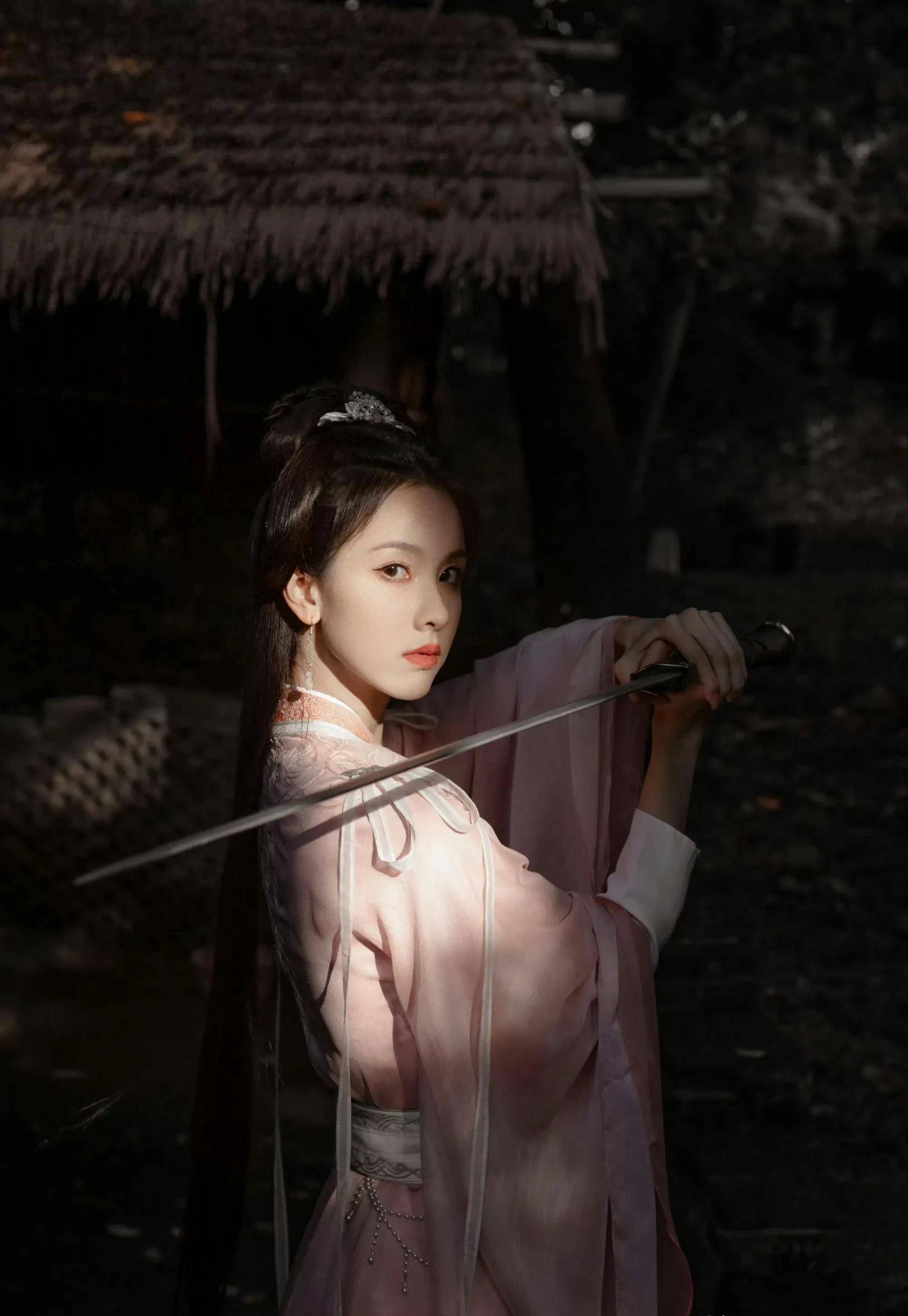 陈都灵莲花楼演唱会上百分百还原了剧中乔婉娩的妆造,好美~_古装_观众