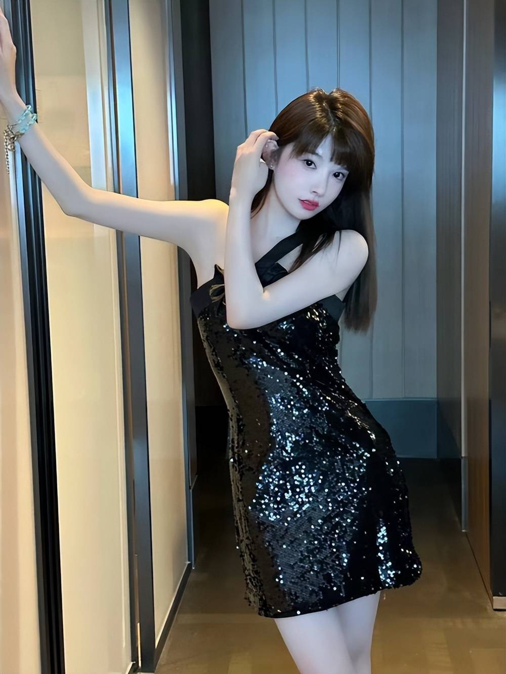 "fabulous with u" 潮流look_背心_牛仔_亮色