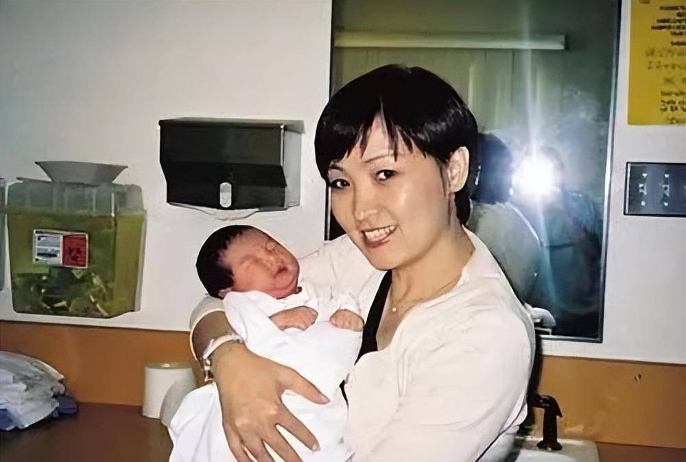 曾志伟前妻王美华:2段婚姻3个女儿,和前夫分手后还是家人_曾宝仪_爸爸