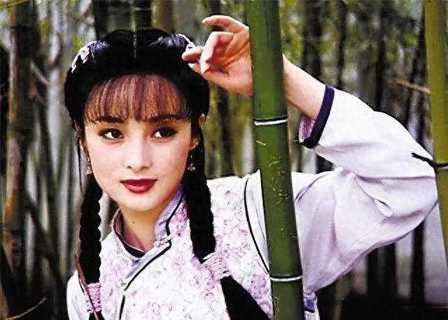 1995年琼瑶酝酿已久的电视连续剧《苍天有眼》资金到位,开始实地拍摄.