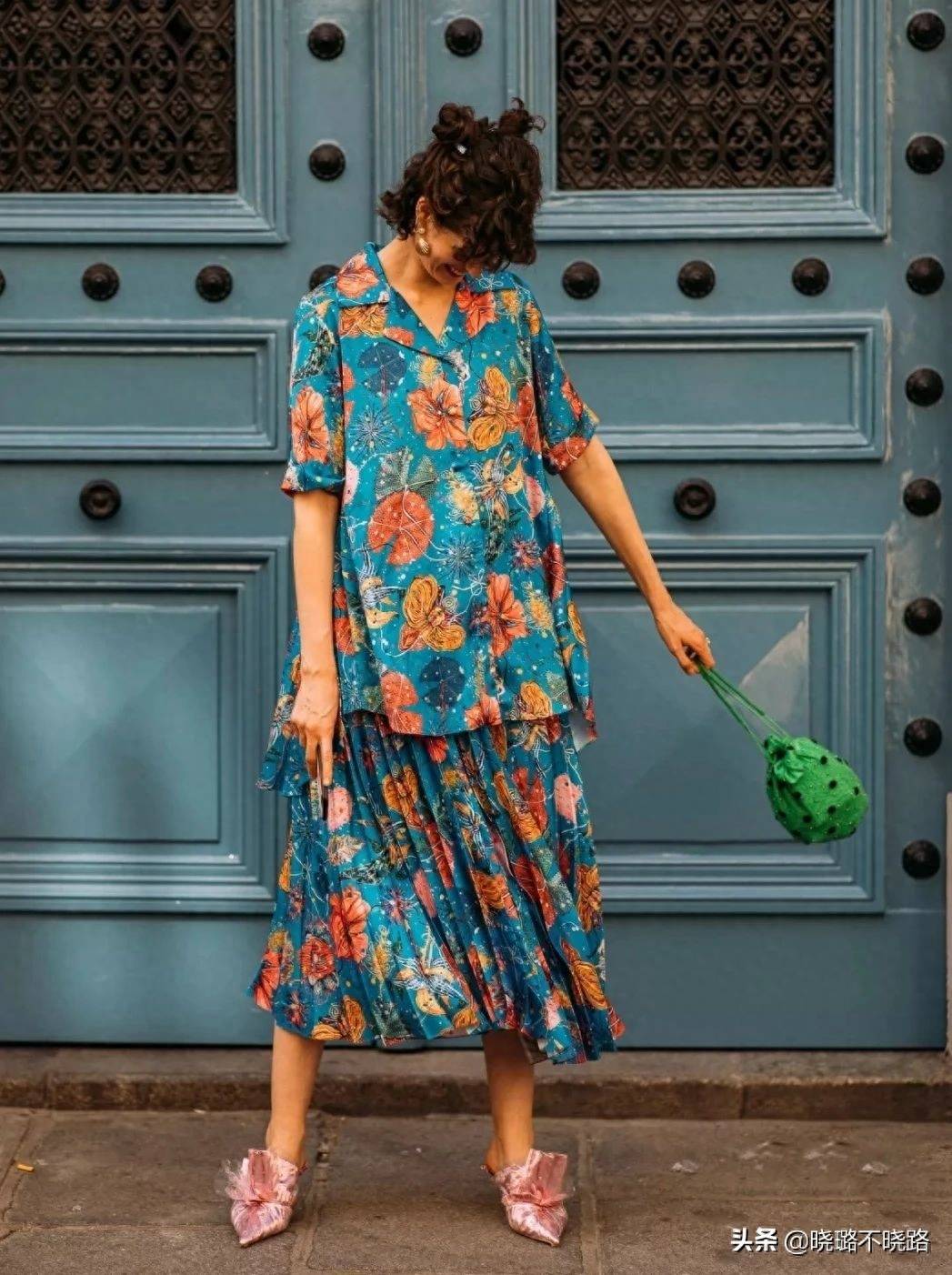 48岁以上的女人,买短袖要记住这三不要,显得俗气廉价,谁穿谁丑_女性