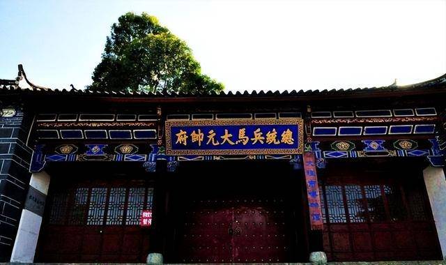 但是马如龙始终是墙头草,清军给他以高官厚禄的条件,马如龙立即就投入