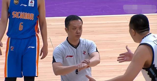 篮协胆大妄为,黑哨郑军空气哨巫志威当讲师,难怪陕西退赛_裁判_韩德君