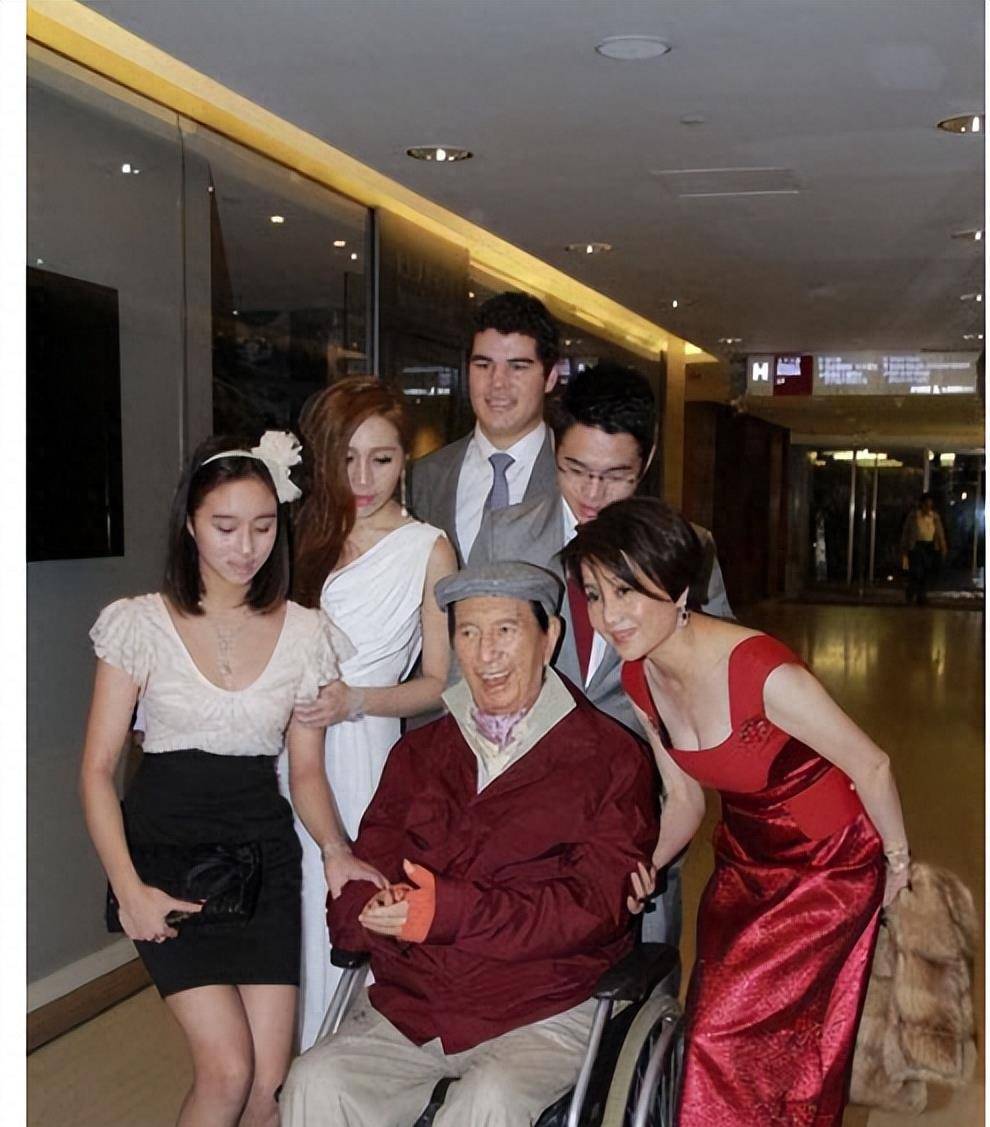 两大豪门放下恩怨,霍启山何超欣世纪联姻?