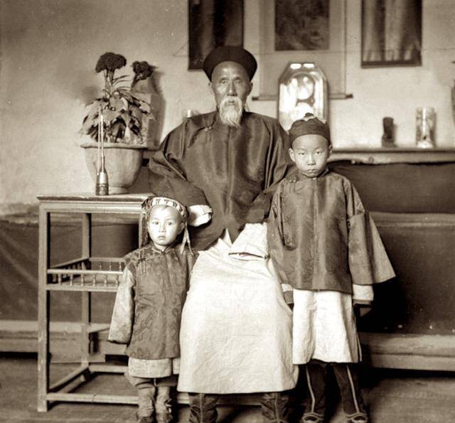 清末1小吏,肺炎夺走3妻子,绝望去新疆,成民国省长,寸土不丢_杨增新