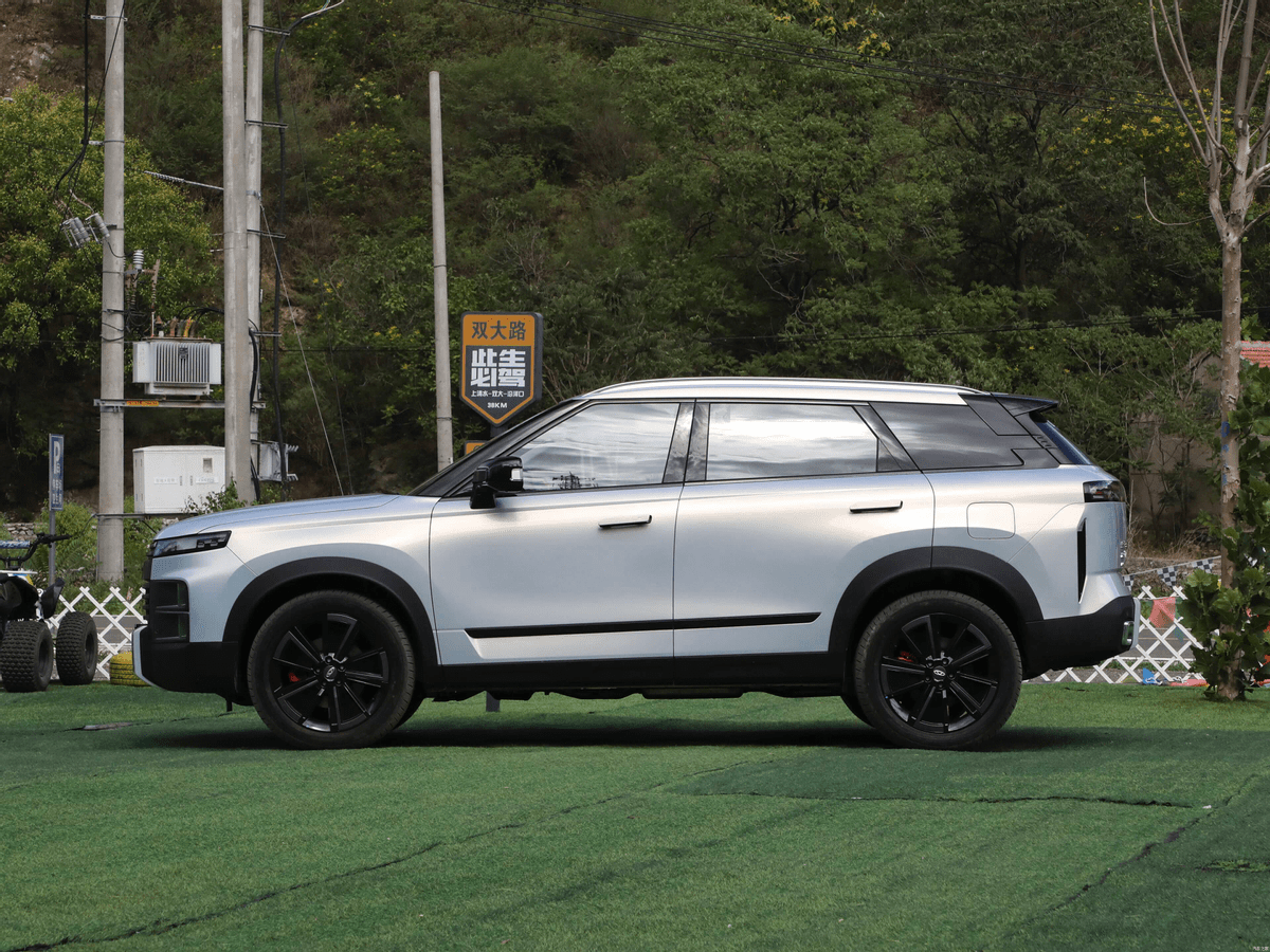 国产时尚越野suv,造型方正硬朗,顶配不到14万,解读探索06_搜狐汽车