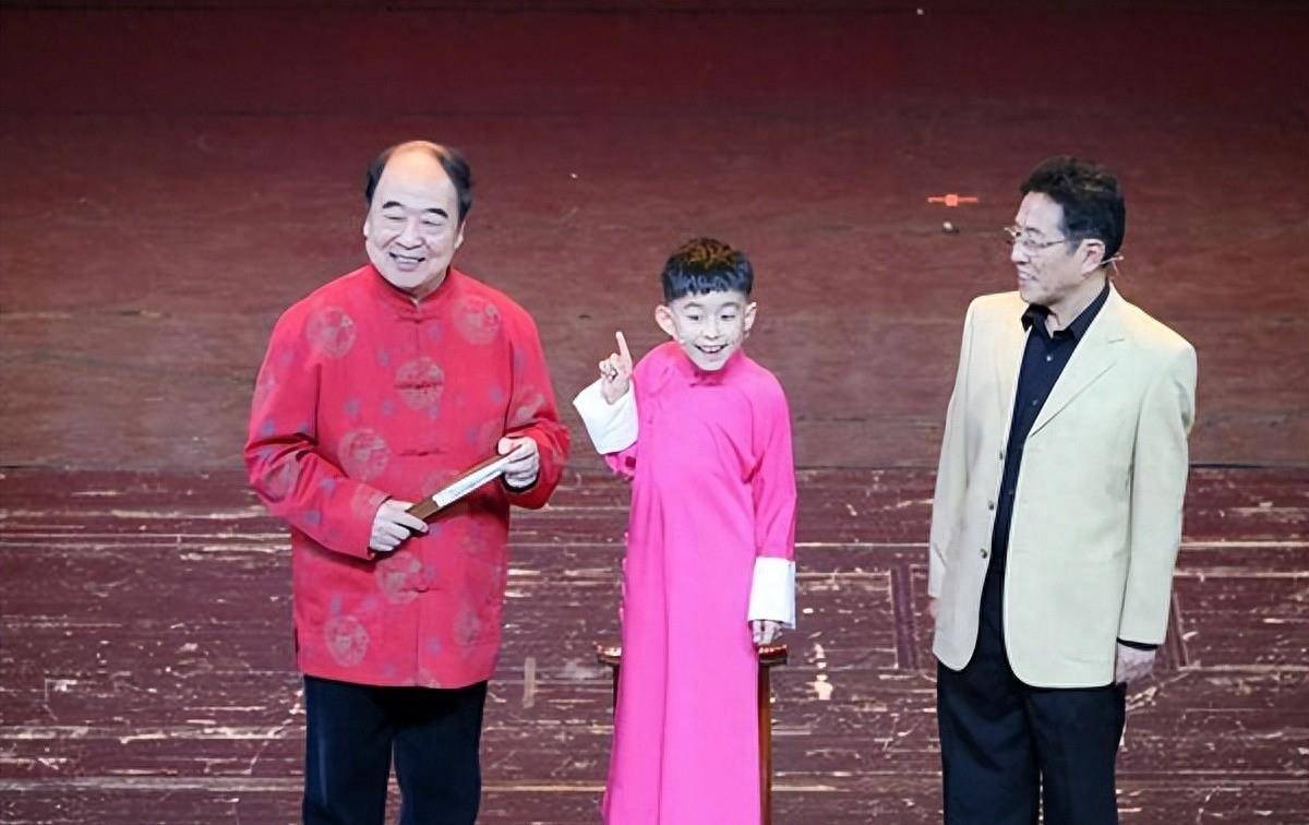 常津銆在相声界有明确的师承,他师父是著名的文字辈相声演员王佩元