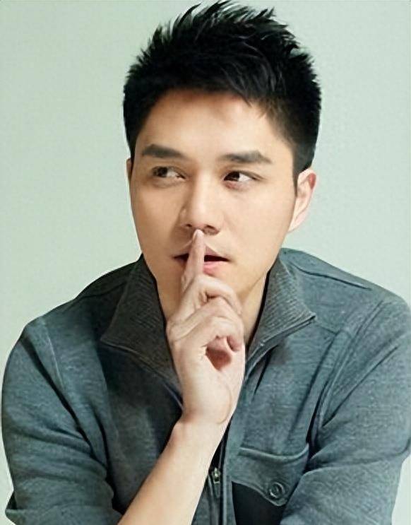 顾斌:曾是董卿身边最帅主持人,因恋爱八卦,当红时期退出电视_照片