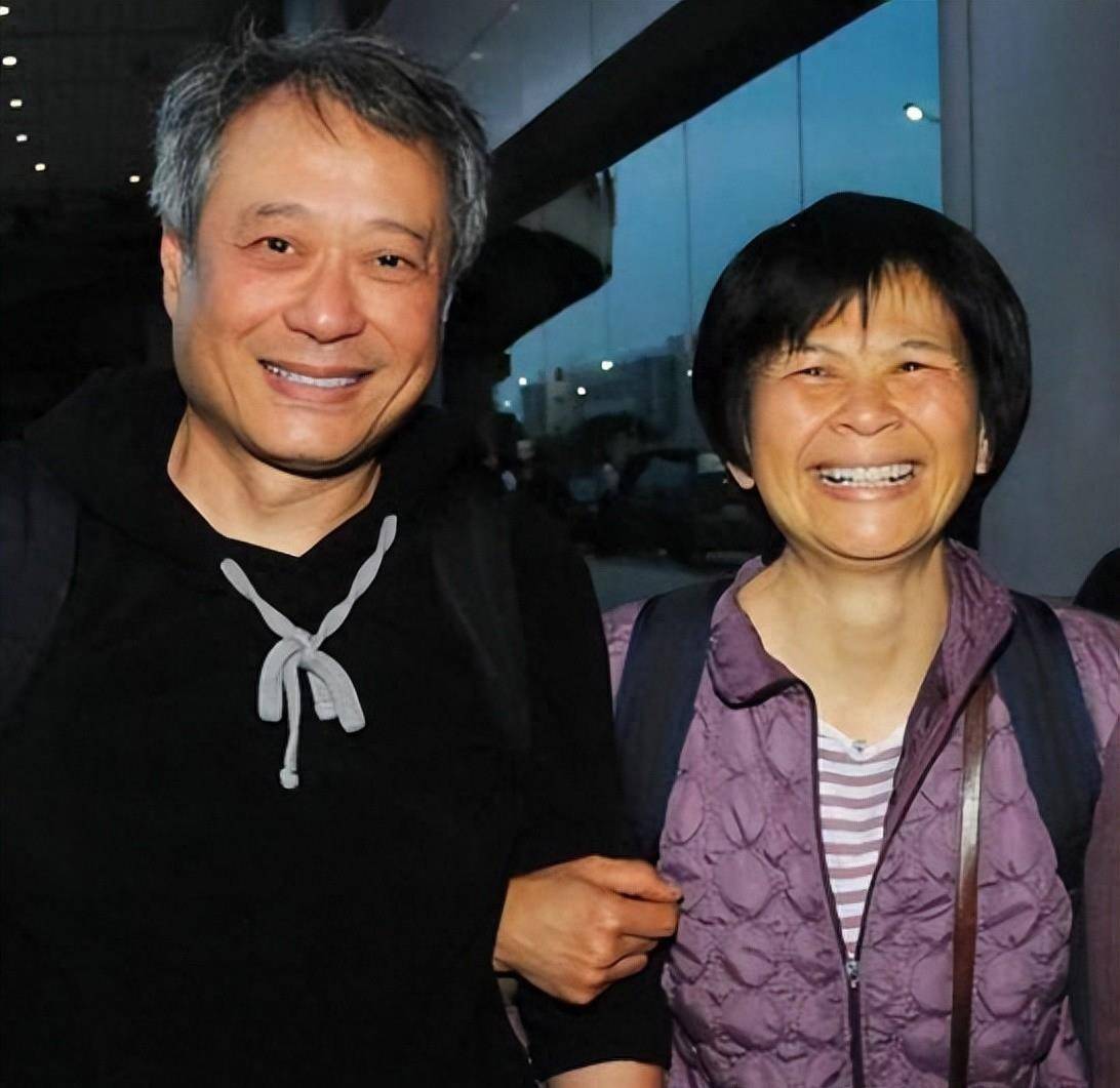 林惠嘉近照,她是李安背后的丑妻,长相土气,这位贤妻有点酷_电影_老婆