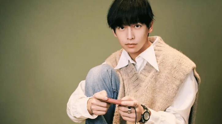 彭昱畅火速辟谣,直播官宣神秘女子身份,引发网友点赞_娱乐_女朋友