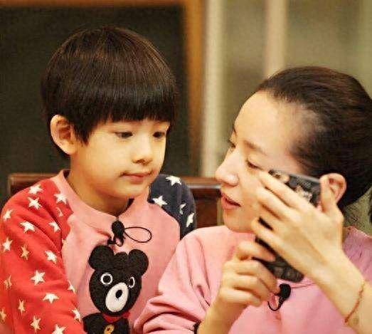 分手10年后,再看董洁和潘粤明的那场分手大战,究竟是谁说了谎?