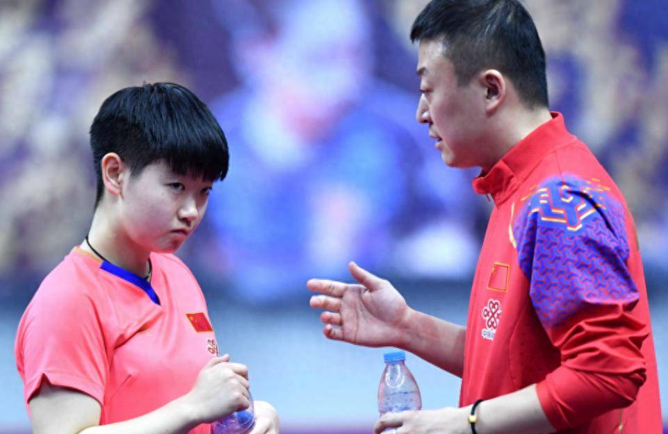 孙颖莎11-0却被批,张怡宁不认可,马琳2进1出,马龙的待遇最特殊_国乒