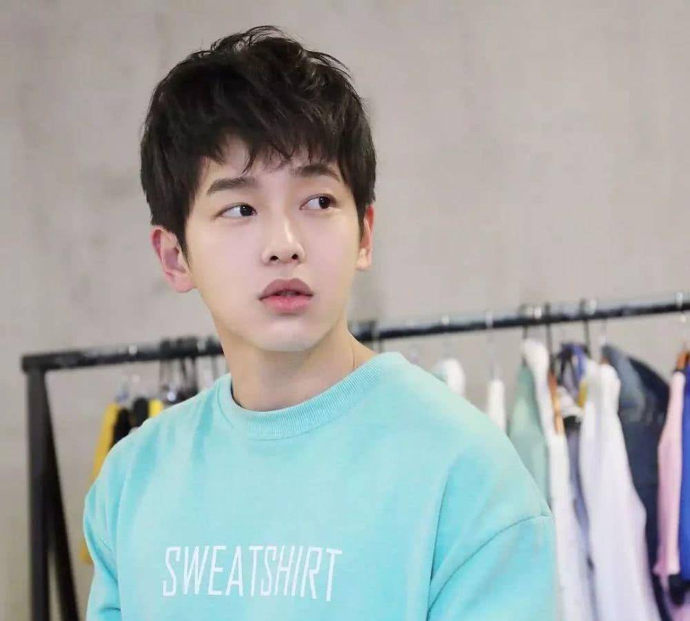 彭昱畅火速辟谣,直播官宣神秘女子身份,引发网友点赞_娱乐_女朋友