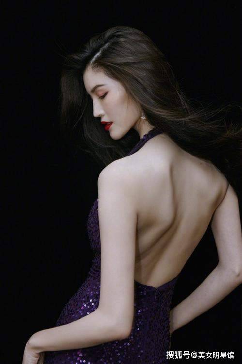 不愧是国际超模!34岁何穗,魔鬼身材太诱人了!_智慧_女神_女性