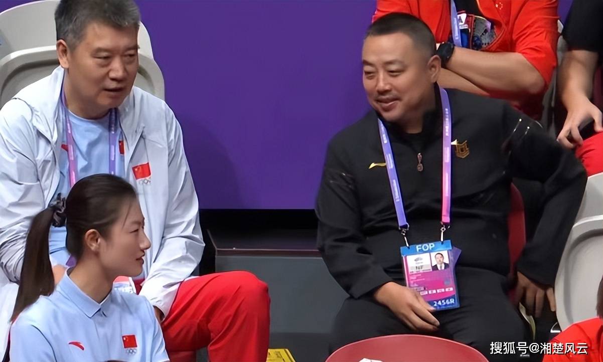 中国女乒横扫泰国队晋级女团决赛,国乒打出第5个11:0,丁宁观赛_孙颖莎