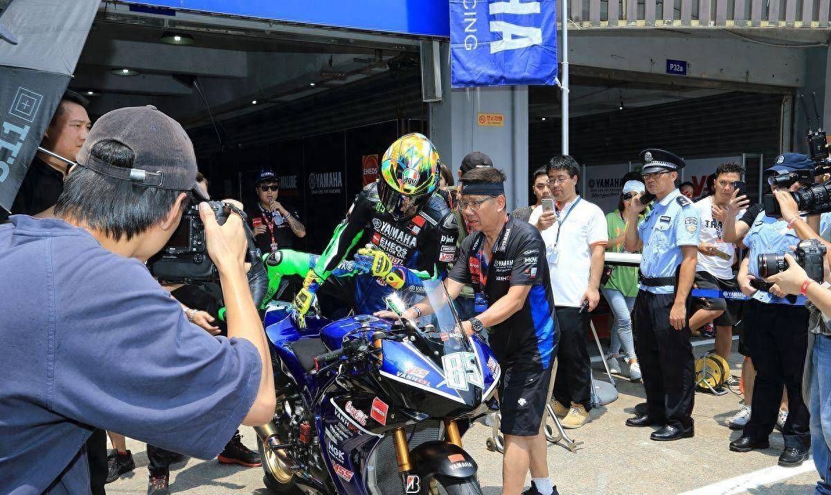 王一博,肖战座驾曝光,看到实车后,网友:差距太大_性能_激情_摩托车