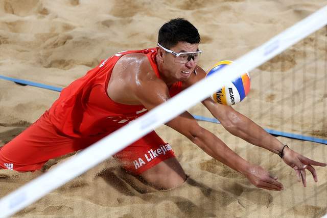 中国男子沙排阿卜杜哈力克江·穆太力普/吴佳欣组合进8强_比赛_新华社