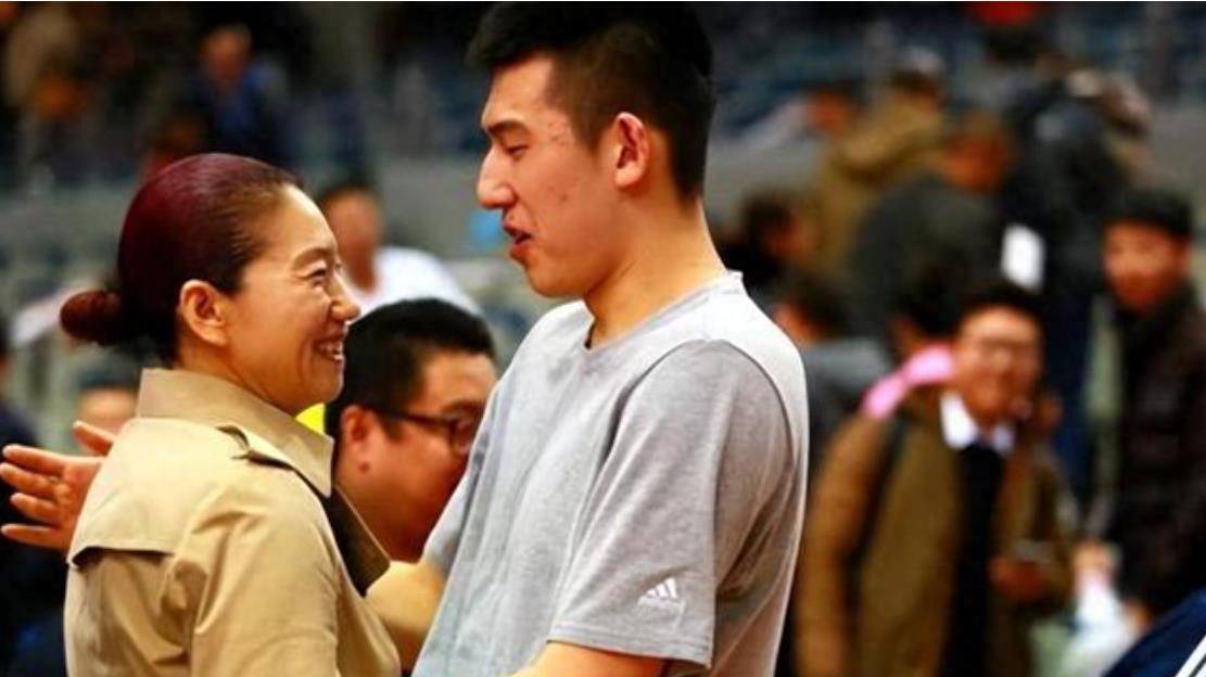 女篮名将展淑萍:儿子六岁男子离去,再婚带儿子付豪改嫁给裁判_篮球