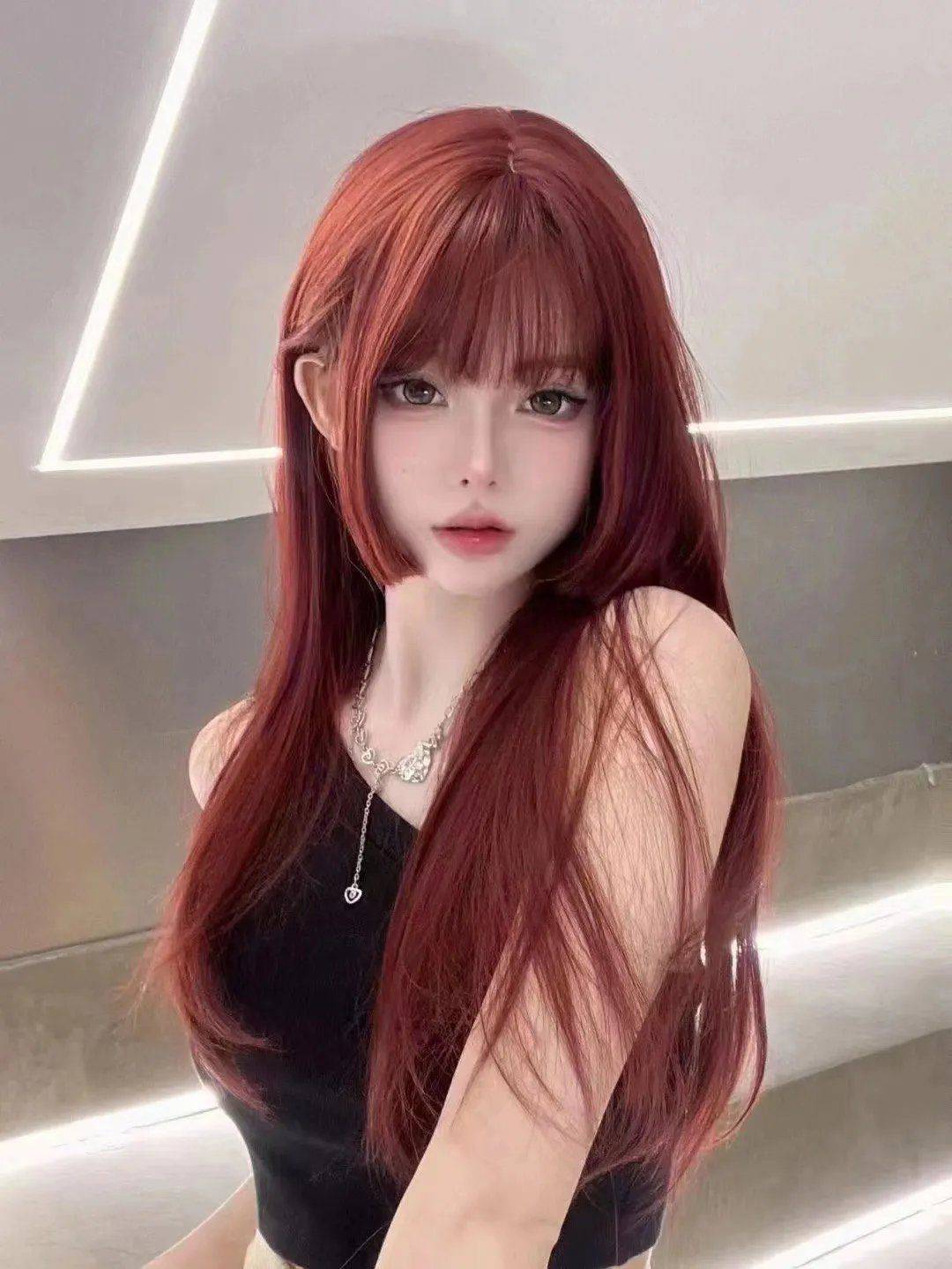 这种发型能够打造出各种不同的发型如齐刘海中分偏分等而