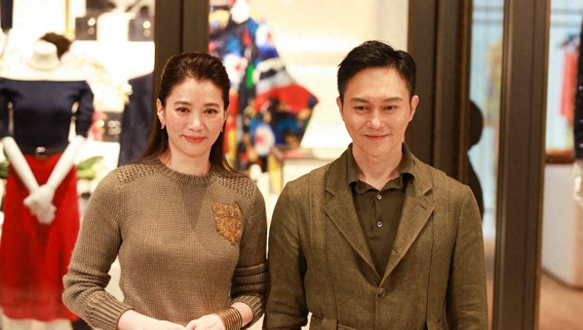 张智霖恩爱人设翻车:无性婚姻,每年接吻一次,曾尝试泰