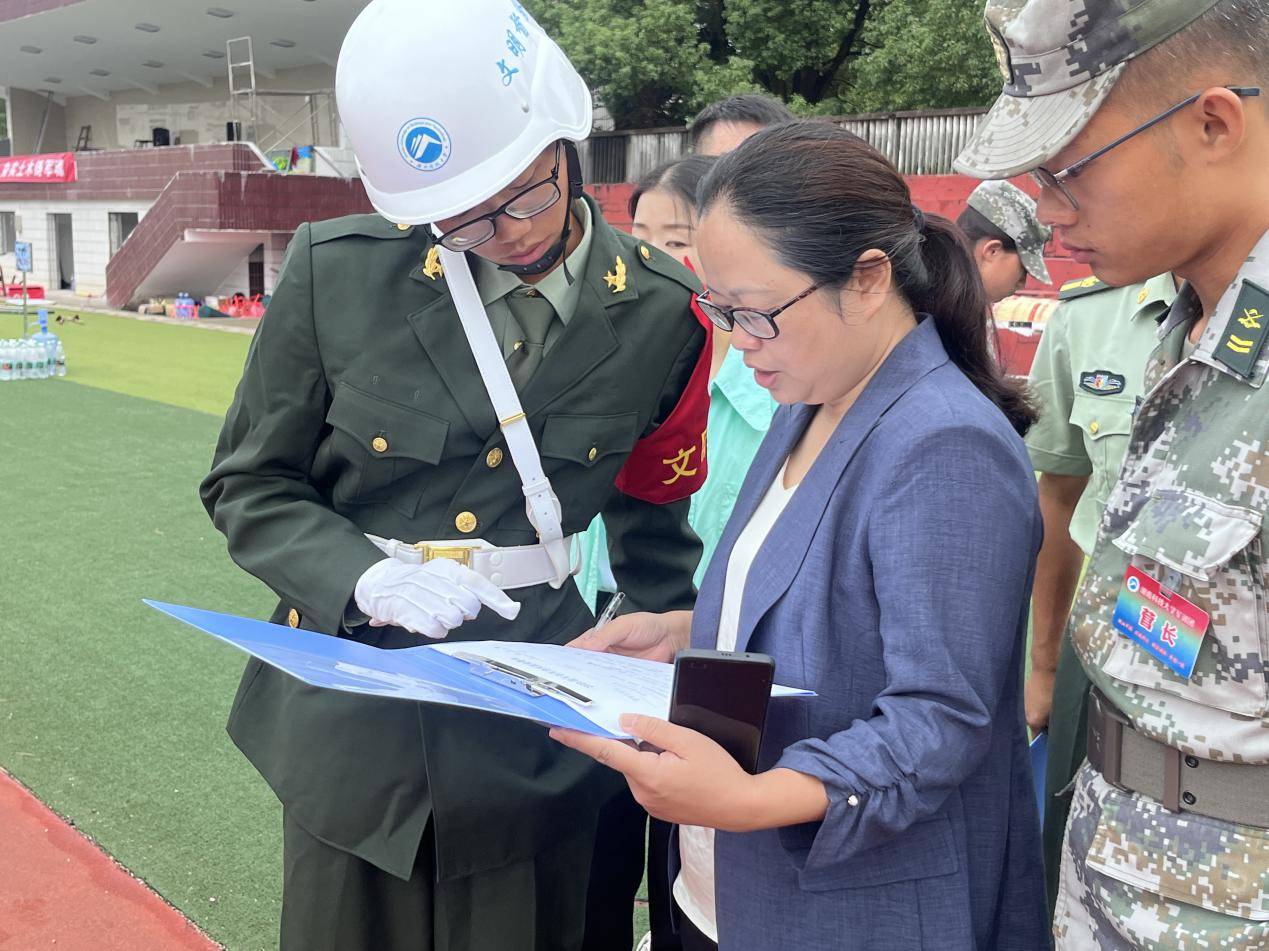 砼心协力,锤炼意志,书写华章 ——艰苦训练驻挺拔军姿_军训_检查_级