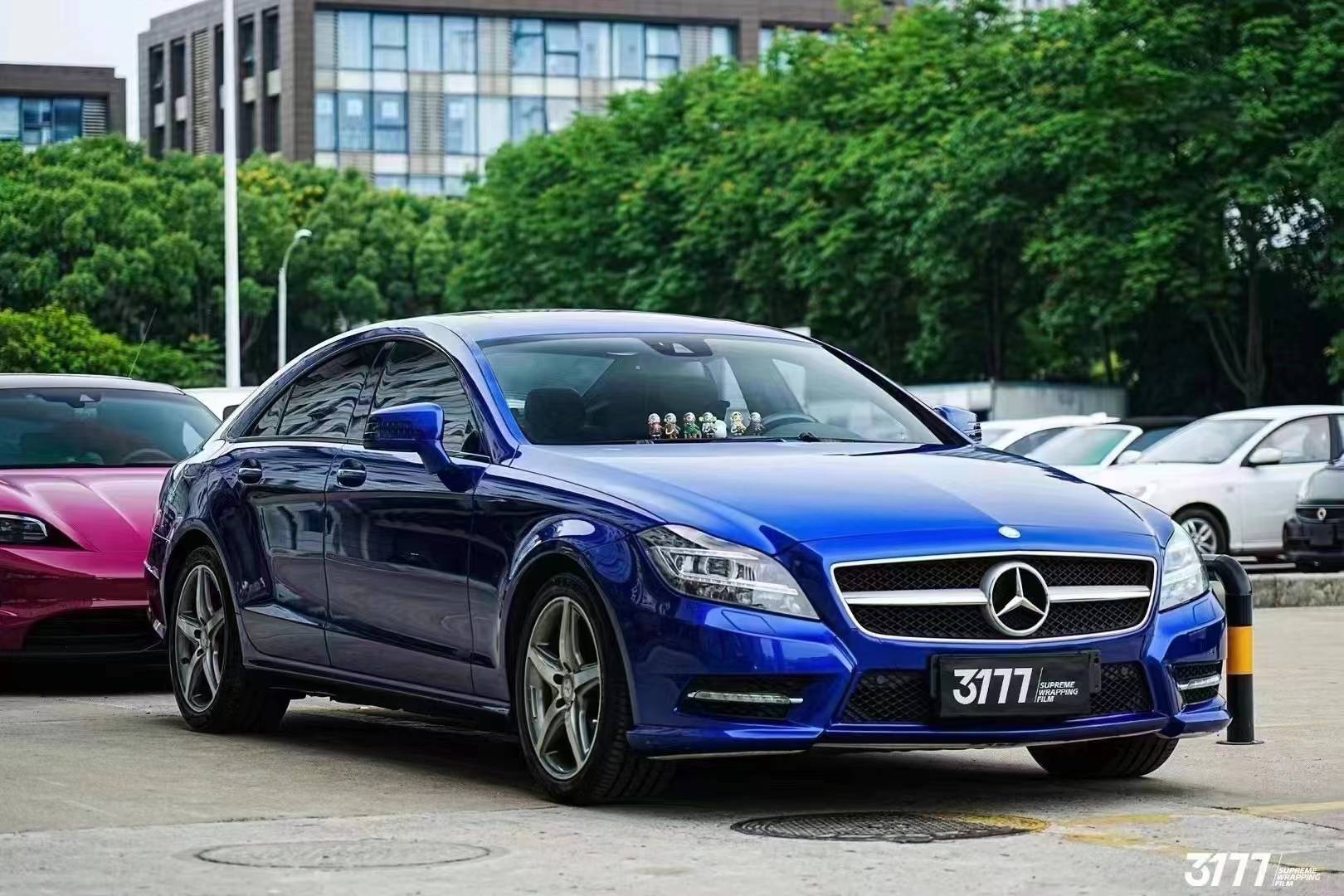 奔驰cls63-3177改色膜pet液态金属深蓝,集科技感的深蓝色泽_搜狐汽车