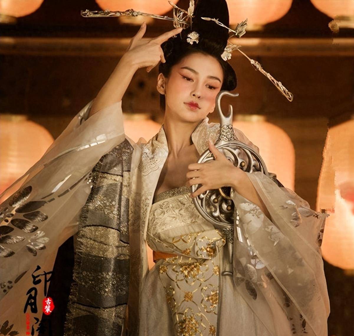 而这出色的表演都是导演一手调教.