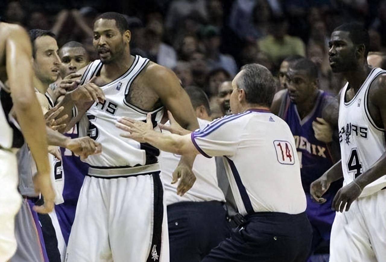 靠黑哨赢得总冠军的球队,还好意思在风口浪尖大肆庆祝?