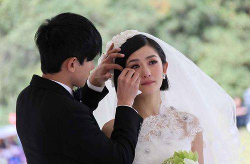 张杰谢娜结婚12周年，小夫妻牵手压马路，他们爱情细节还有多少？ 