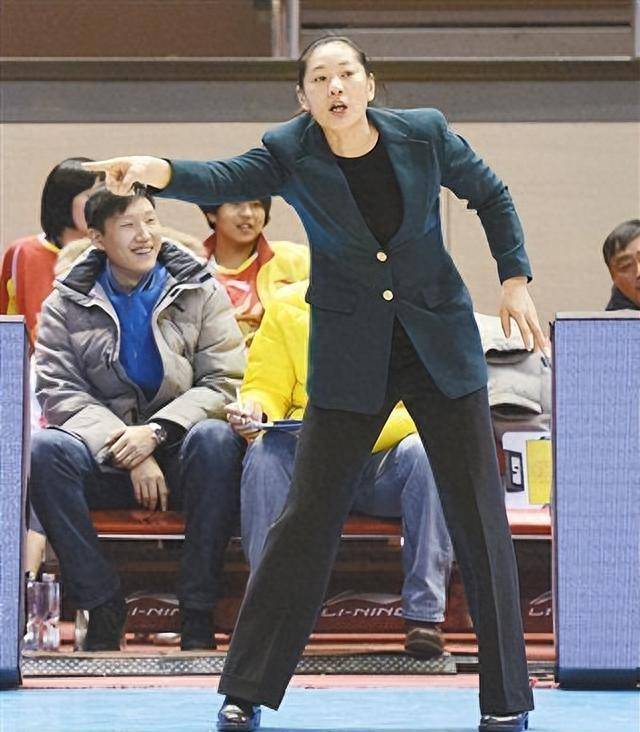 曾和巩晓彬相恋9年,离婚多年依然单身_李昕_篮球_中国