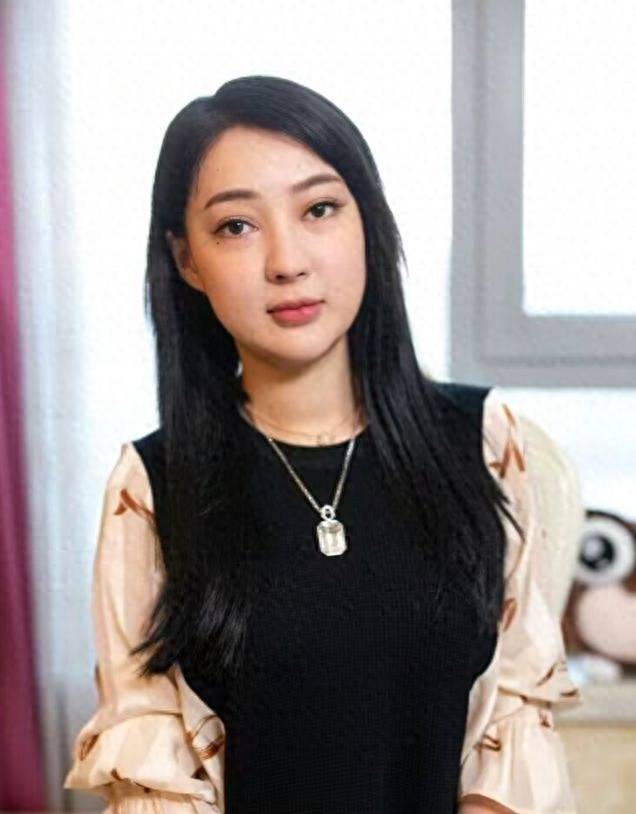 32岁却入狱8年,"二进宫"的郭美美,给"拜金女们"敲响了警钟_玛莎拉蒂