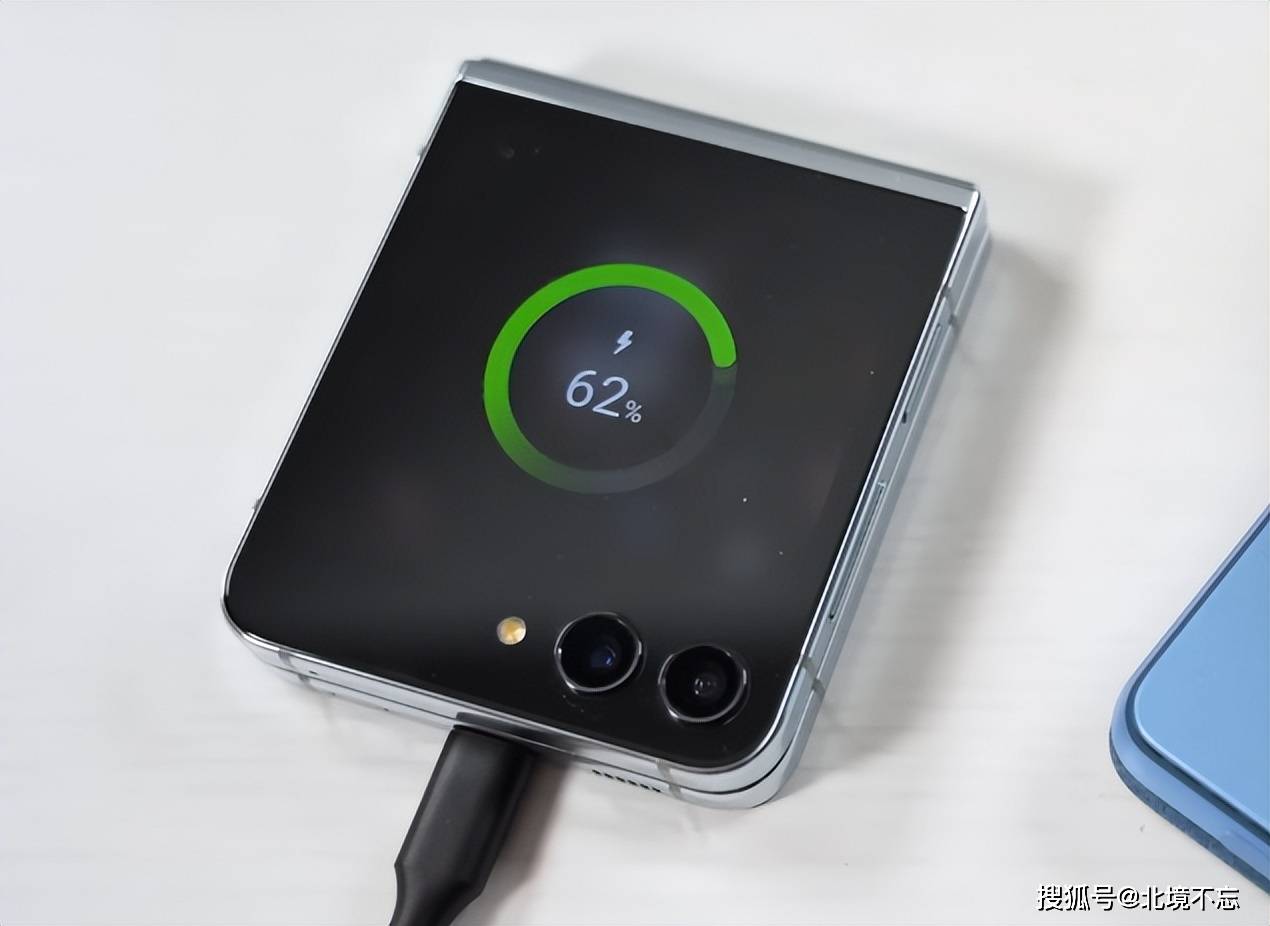 开卖才一个多月,三星机皇直降1320元:折叠屏 256gb ipx8防水_手机