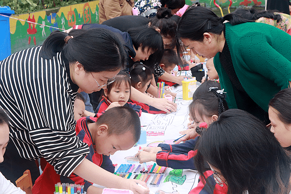重庆市涪陵兴华幼儿园举办“浓情中秋·欢乐国庆”活动 