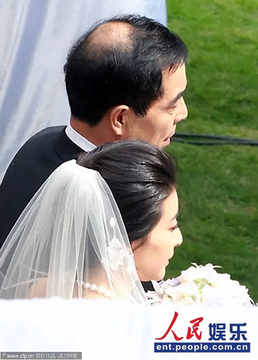 2012年郭晶晶大婚,亲生父母坐不上主桌,背后原因令人泪目_霍启刚_霍家