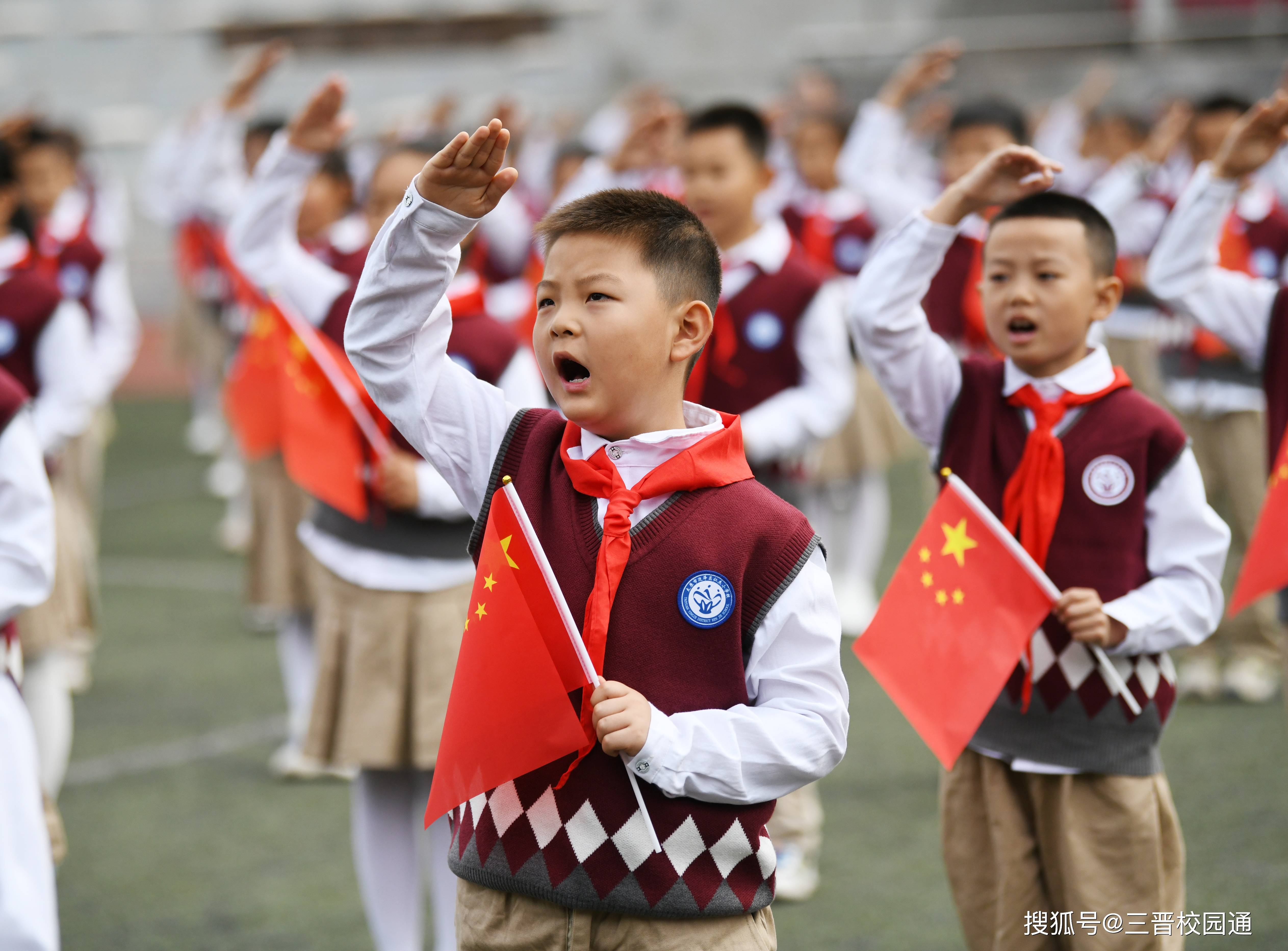 太原迎泽区仁杰小学举行"庆华诞守初心 尚清廉担使命"国庆节主题升旗