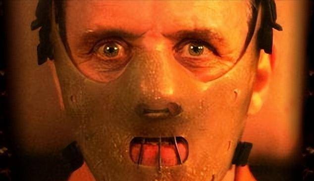 编造各种理由邀请她们外出,然后将她们强奸,虐待,杀害,接着割下头颅