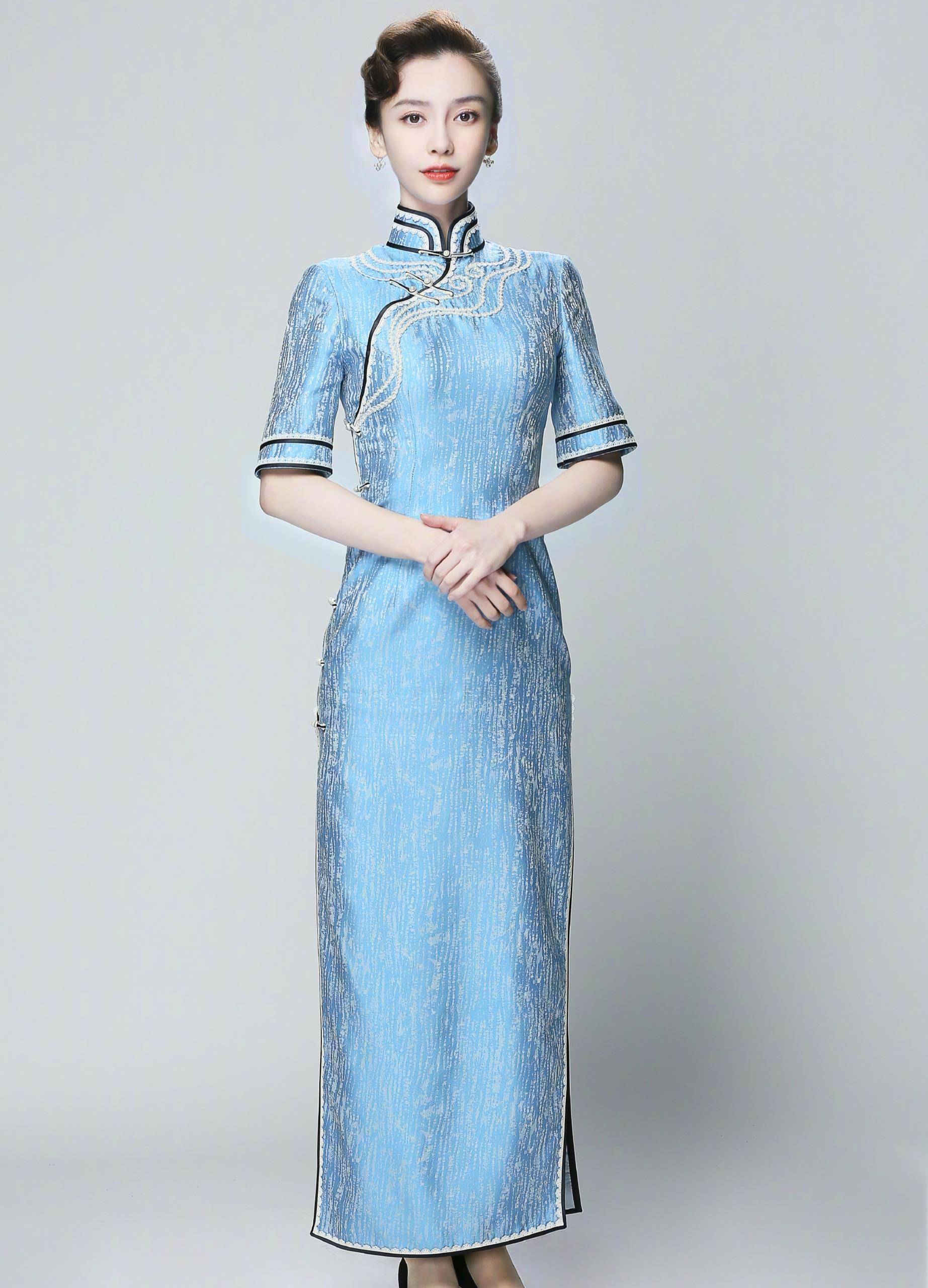 杨颖演技被网友诟病,但颜值身材很值得称赞,毕竟是美模出道_气质_旗袍