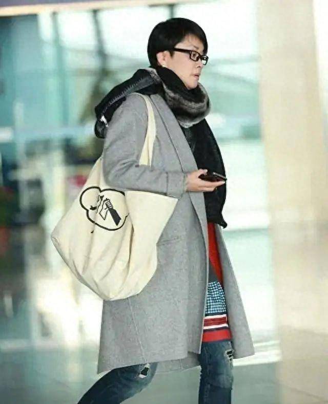 毛阿敏瘦脱相了!