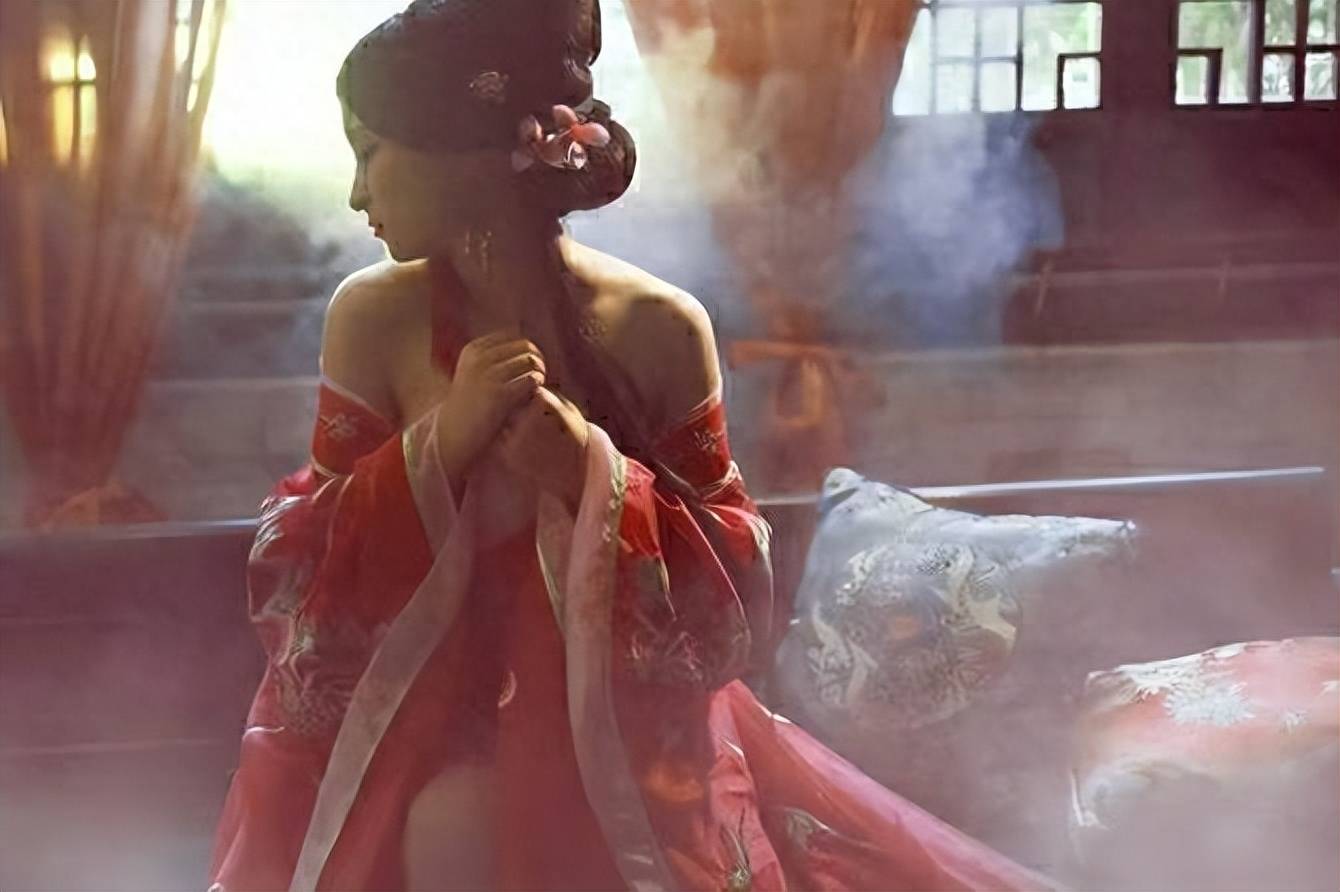 古代后宫:与人私通的妃子_皇帝_处罚_惩罚