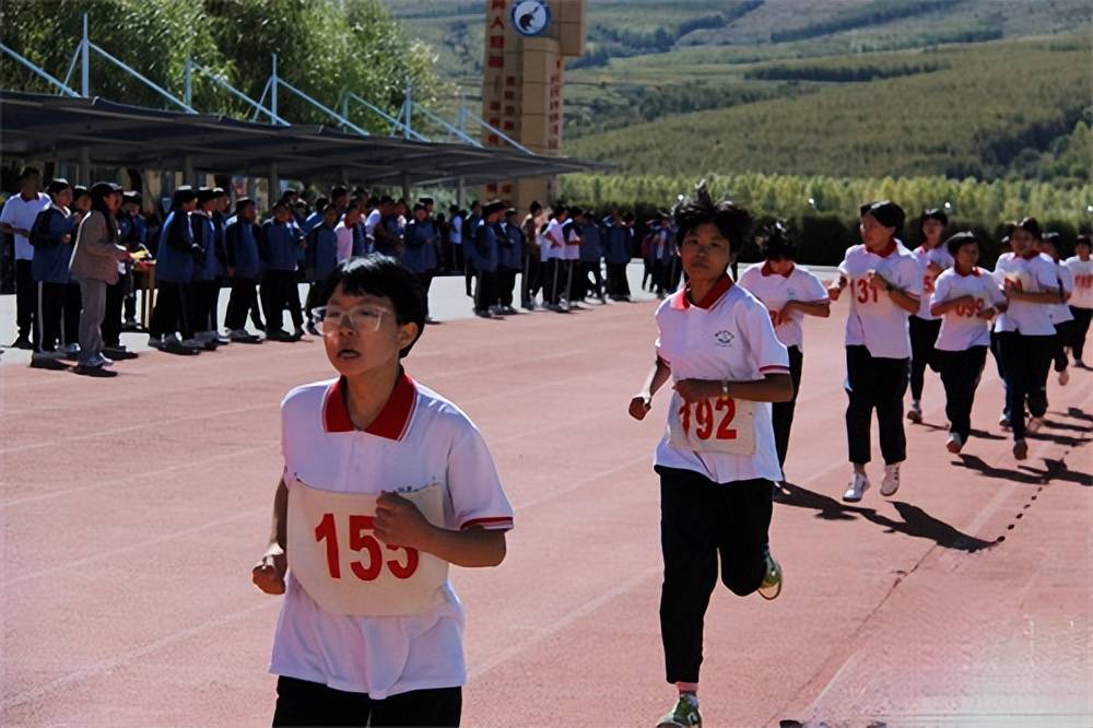 承德市围场县朝阳湾中学举办秋季运动会_活动_孙武_进行