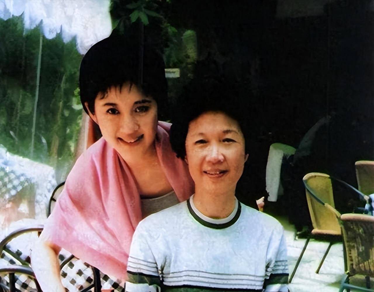 她是央视最"嚣张"的主持,怀孕赶走原配嫁入豪门,终被央视辞退_许戈辉