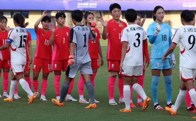 足球——女子組四分之一決賽：國外隊勝國外隊