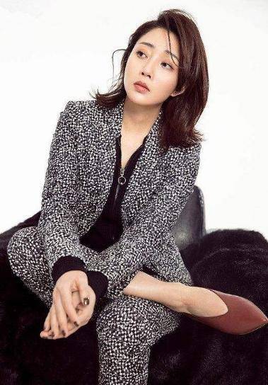 演员殷桃自爆曾停工两年,自称原因是因为不红,坦言如今依旧单身_年龄