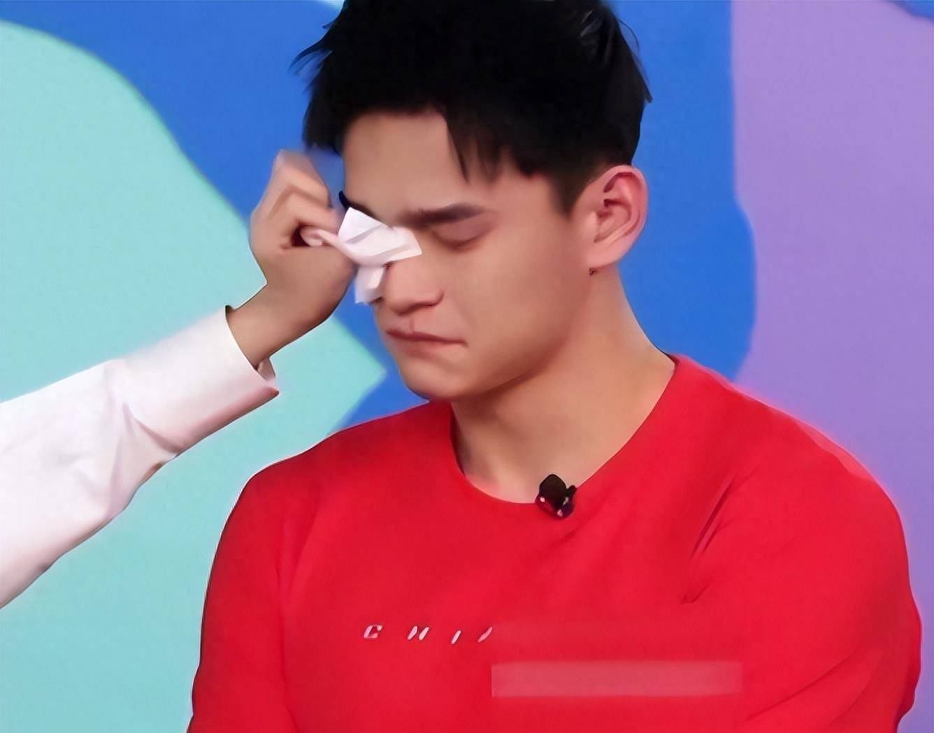 师弟亚运夺冠公开回应:我不像孙杨!队友都想笑_潘展乐_游泳_训练