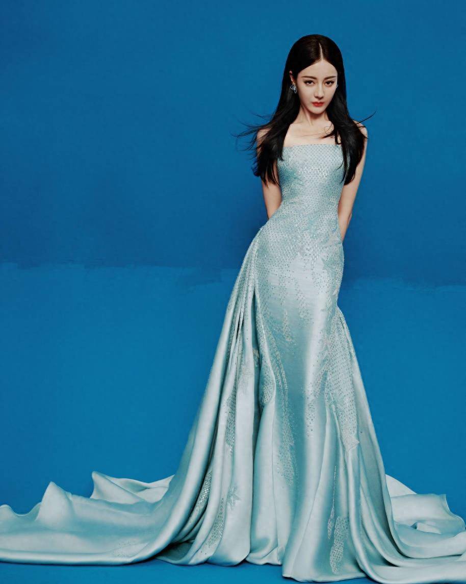 《迪丽热巴蓝色人鱼公主造型:完美展现她的美丽与美丽》