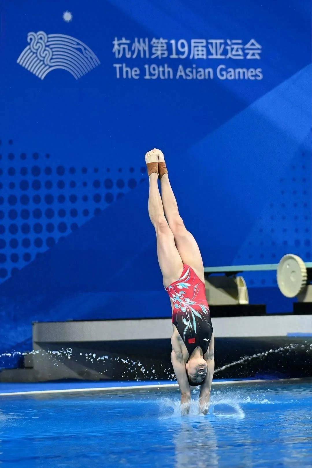 跳水冠军全红婵的脚图片