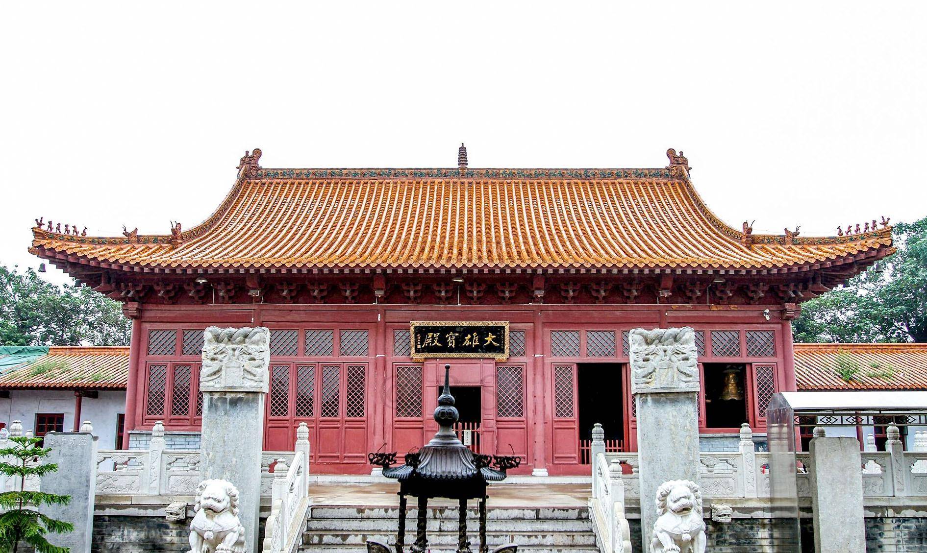 普彤寺两座塔年龄相差1937年:一座建于公元67年,一座建于2004年_弘川