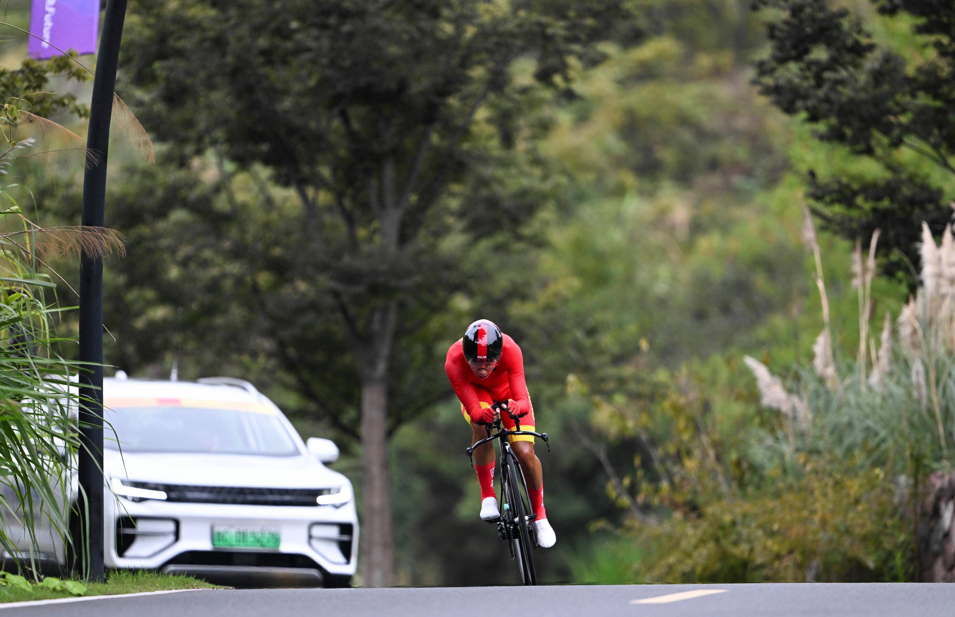 (杭州亚运会)公路自行车-男子个人计时赛赛况_新华社_选手_薛铭