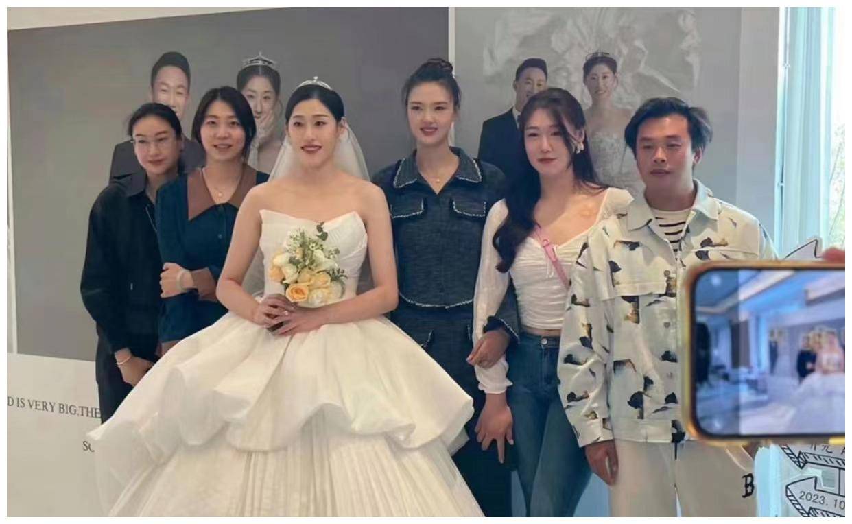 群星璀璨,张常宁 颜妮 安家杰出席,丁霞祝福_刘晓彤_中国女排_亚运会