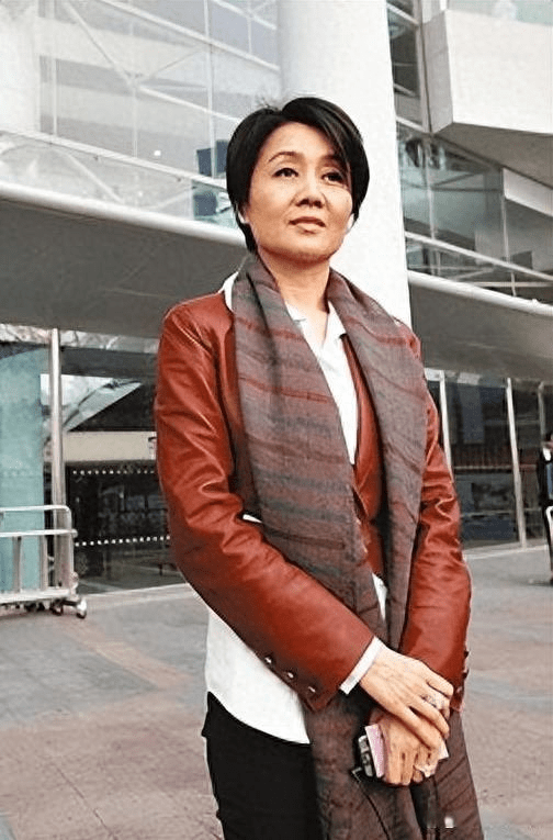 梁安琪:26岁用一支舞拿下赌王,10年连生5子,手段不输邓文迪_何鸿燊